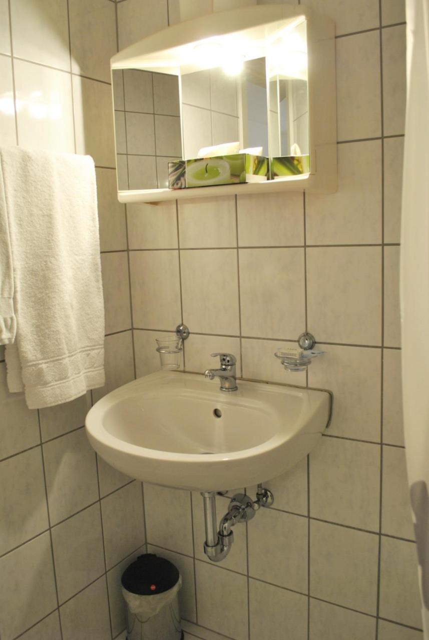Business Hotel Riverside Duggingen エクステリア 写真
